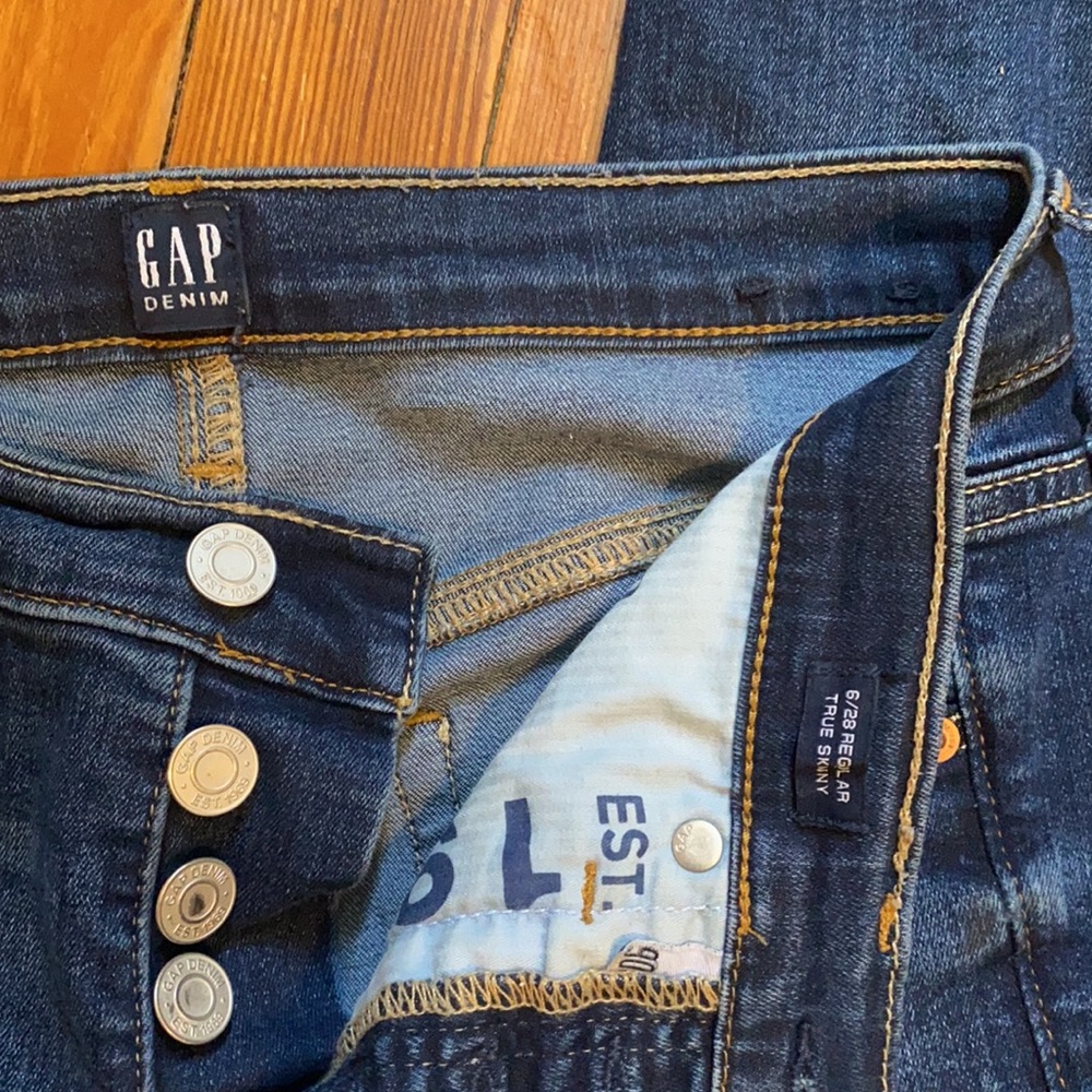 Gap True Skinny High Rise - Picture 2 of 2